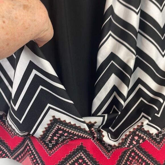 Per Seption Women's Chevron-Print Short Sleeve Layered Blouse Black & White 1X - Picture 5 of 10